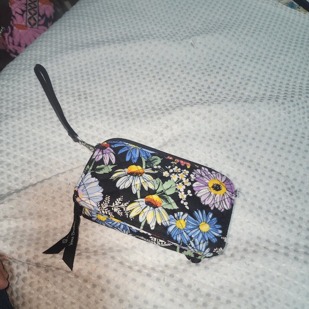 VERA BRADLEY EUC CLIP & ZIP MINI POUCH WRISTLET WALLET